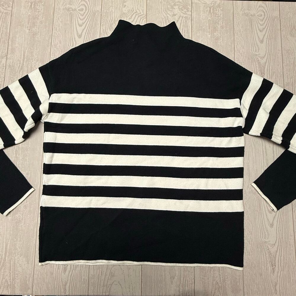 Tahari Women’s Medium Black White Striped Mock Neck Sweater Tunic Oversized Soft - Picture 8 of 8
